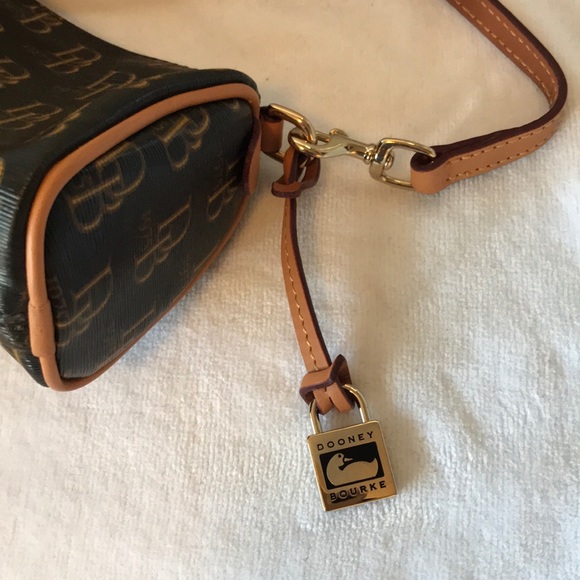 NWOT Dooney and Bourke handbag. - Picture 2 of 4